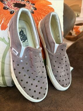 VANS SLIP ON SUEDE LEATHER PERFORATED TAUPE GRAY UNIQUE OFF THE WALL WOMENS 8.5m